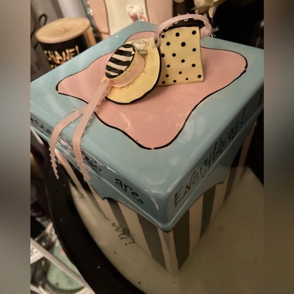 Chic ceramic Striped Accessory Box - Picture 2 of 5